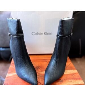 NIB Calvin Klein Vivera Black Ankle Boots Size 9.5